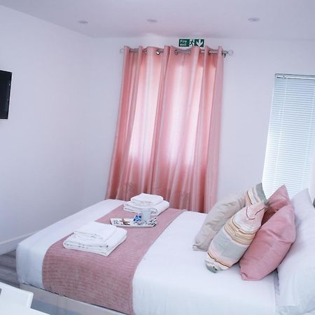 Apartamento Harrow Luxury Flat With Free Parking. Londres Exterior foto