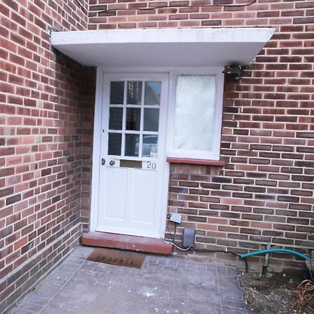 Apartamento Harrow Luxury Flat With Free Parking. Londres Exterior foto