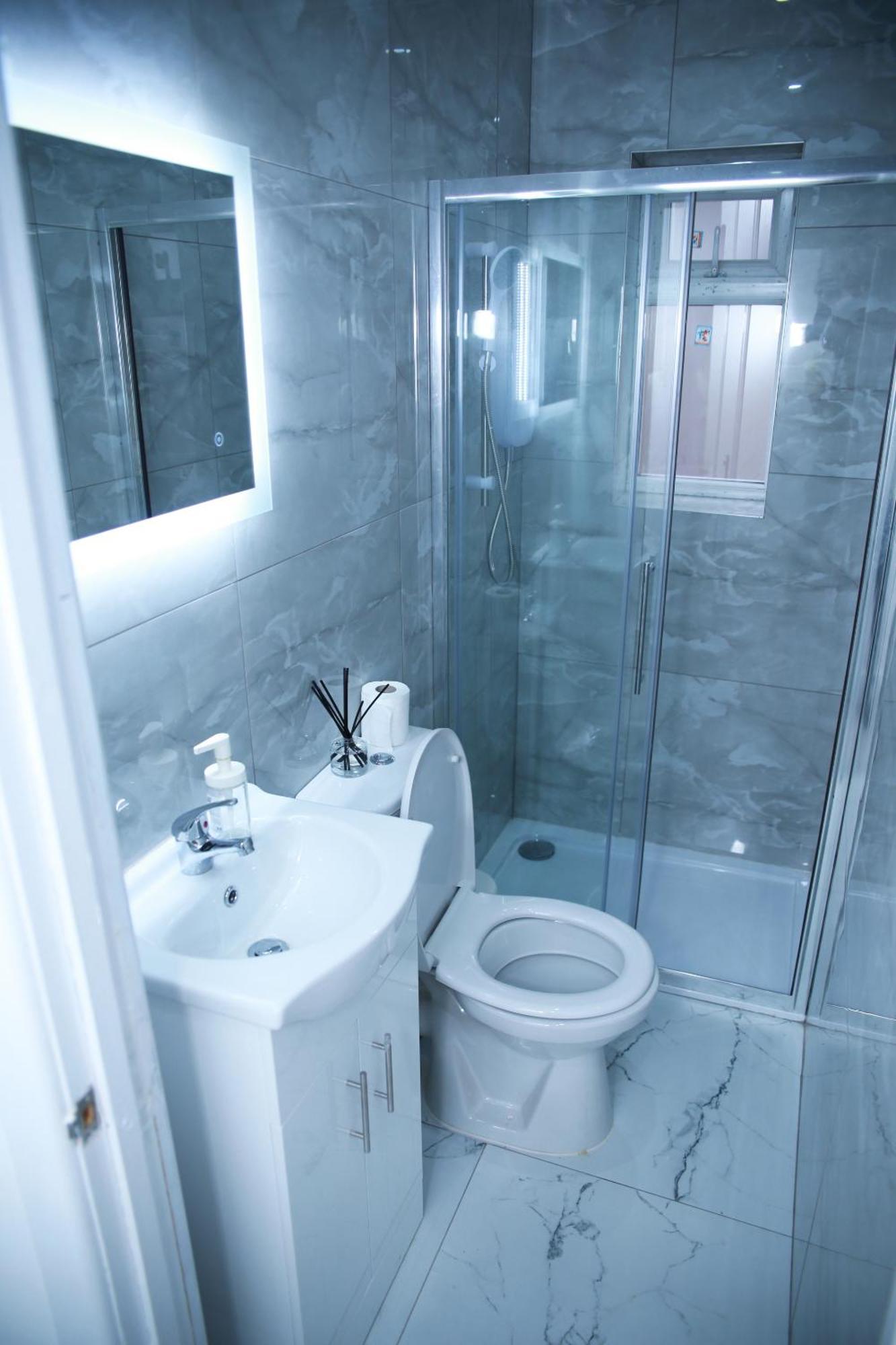 Apartamento Harrow Luxury Flat With Free Parking. Londres Habitación foto