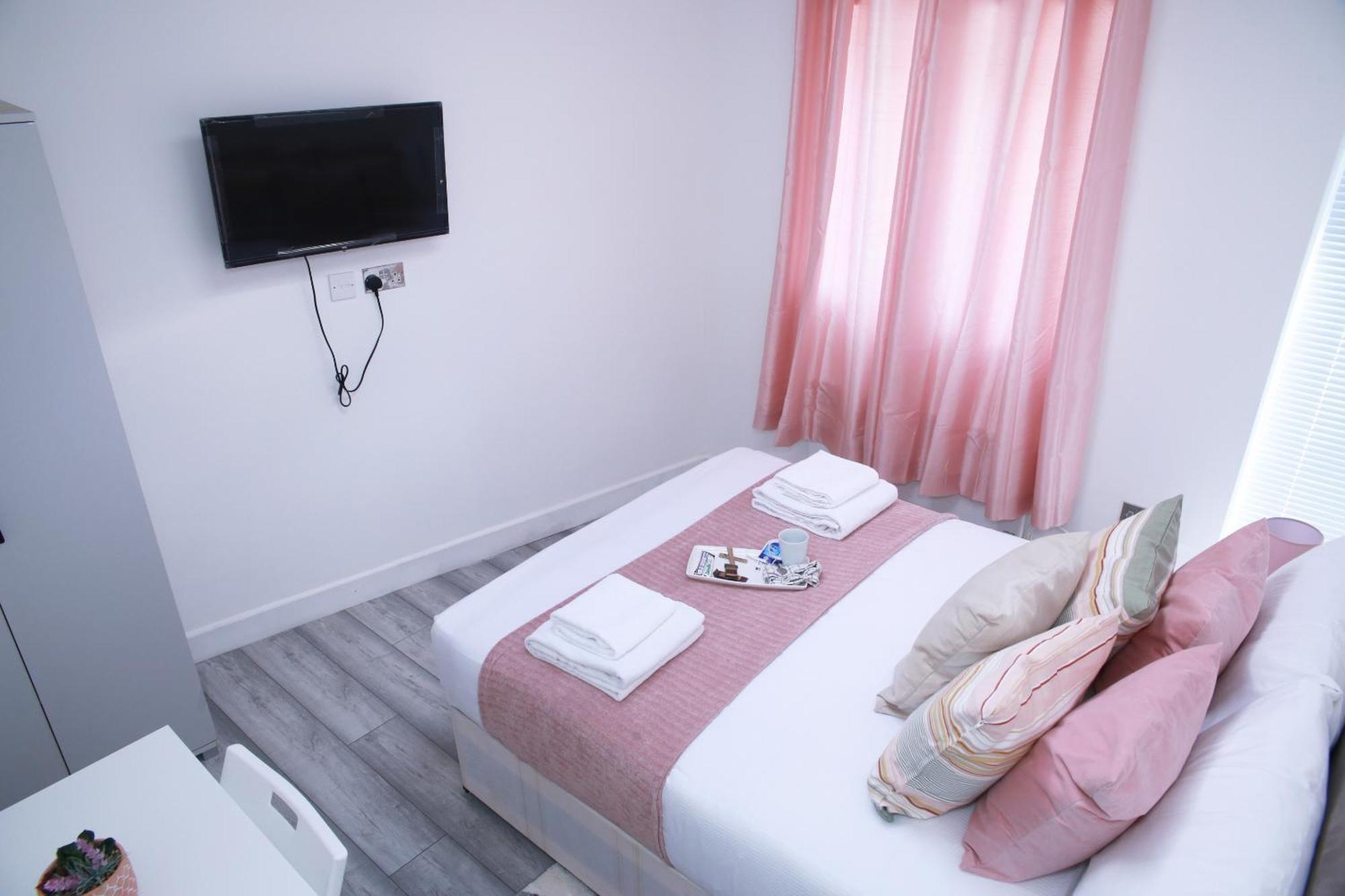 Apartamento Harrow Luxury Flat With Free Parking. Londres Exterior foto
