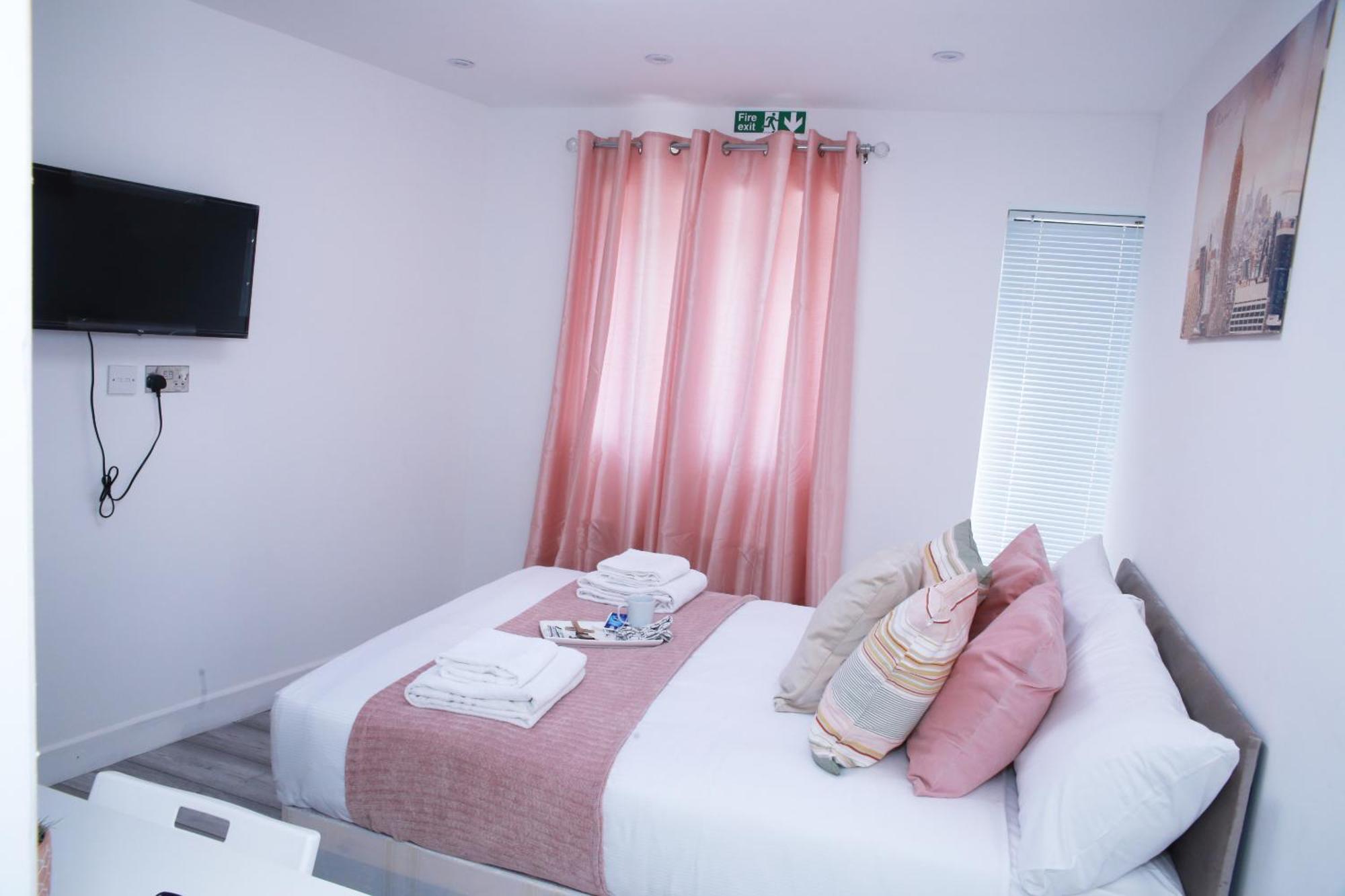 Apartamento Harrow Luxury Flat With Free Parking. Londres Exterior foto