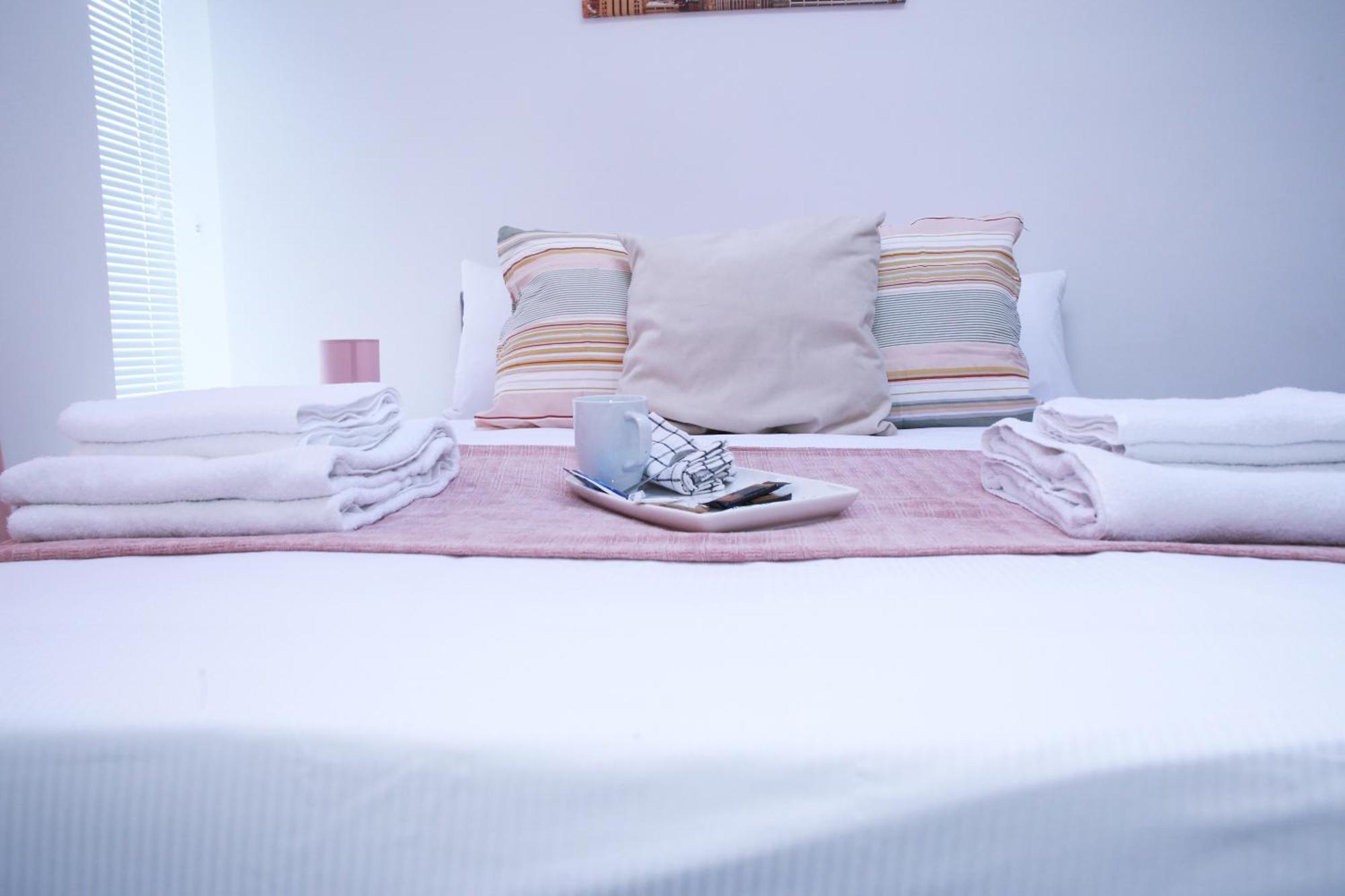 Apartamento Harrow Luxury Flat With Free Parking. Londres Exterior foto